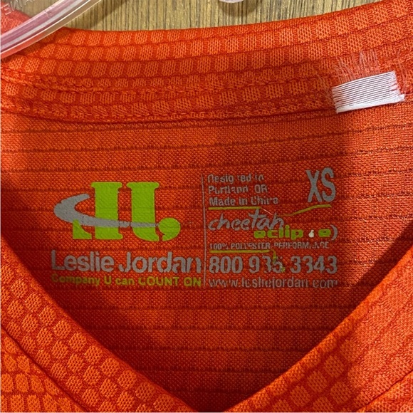 3/$15 Leslie Jordan William A. Irvine Running Shirt - Picture 3 of 5